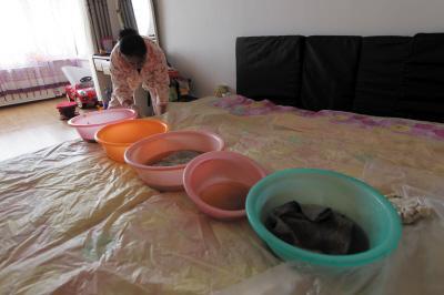 方山楼上漏水，住户失联，小区没物管，业主维权难！律师来支招……